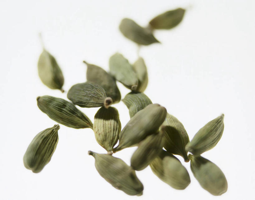 无人,横图,俯视,室内,特写,白天,白色背景,植物,餐桌,桌子,一堆,许多,阴影,堆叠,堆积,朦胧,模糊,反射,影子,草药,药草,中药,绿色,摄影,影棚,餐台,堆,豆蔻,药材,中草药,中药材,本草,消食,白豆蔻,彩图,高角度拍摄,影棚拍摄,拍摄,开胃