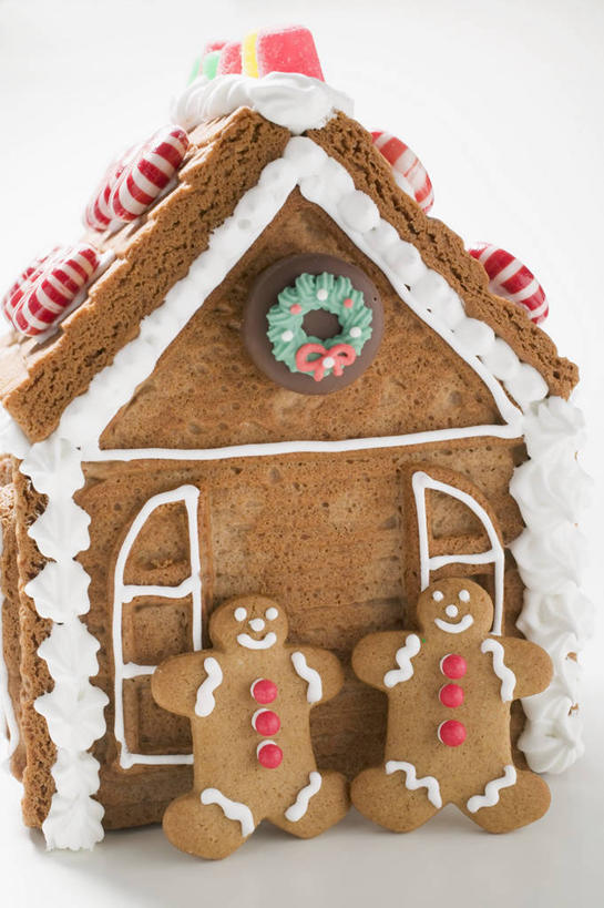 点心,无人,家,竖图,俯视,室内,特写,白天,白色背景,餐桌,桌子,圣诞节,阴影,节日,庆祝,反射,影子,房屋,屋子,食品,糖,糖果,甜点,甜品,文化,楼房,住宅,食物,糕点,饼干,甜食,零食,巧克力,庆典,摄影,影棚,餐台,纪念,朱古力,姜饼,德式姜饼,彩图,高角度拍摄,影棚拍摄,拍摄,房子