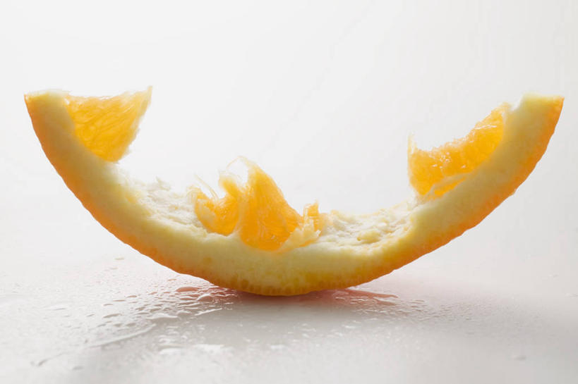 无人,横图,室内,特写,白天,白色背景,正面,餐桌,桌子,柑橘,水果,一片,咬,阴影,新鲜,反射,影子,生食,食品,果实,食物,摄影,有机食品,绿色食品,影棚,餐台,咬着,橘子,桔子,橙子,橙,彩图,影棚拍摄,拍摄