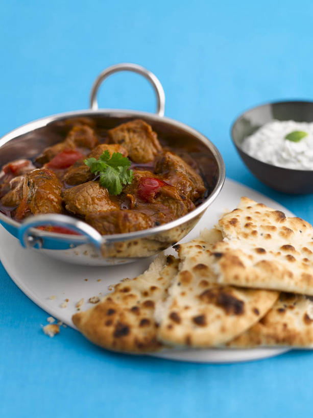 无人,竖图,俯视,室内,特写,白天,烹饪,西餐,桌面,桌子,蔬菜,西红柿,厨具,金属制品,阴影,蓝色背景,新鲜,反射,金属,木制,锅子,影子,陶瓷,肉,牛肉,料理,食品,披萨,匹萨,陶瓷制品,锅,菜肴,美食,肉类,食物,一个,木制品,容器,碗,快餐,西式,摄影,佳肴,有机食品,绿色食品,影棚,单个,锅具,储藏,比萨,储存,肉食,西式快餐,垃圾食品,烹饪用具,意大利薄饼,烹调用具,番茄,烹调,彩图,高角度拍摄,影棚拍摄,拍摄,贮存