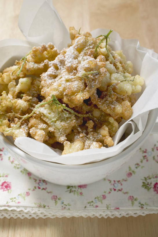 点心,无人,竖图,俯视,室内,特写,白天,桌面,桌子,纺织品,一堆,阴影,堆叠,堆积,朦胧,模糊,反射,木制,包装,包装纸,布,粉末,影子,纸,面粉,油炸,食品,甜点,甜品,织物,纸张,粮食,食物,糕点,木制品,甜食,粉,堆,布匹,农产品,包装材料,牛皮纸,原材料,粉状,卡其布,彩图,高角度拍摄