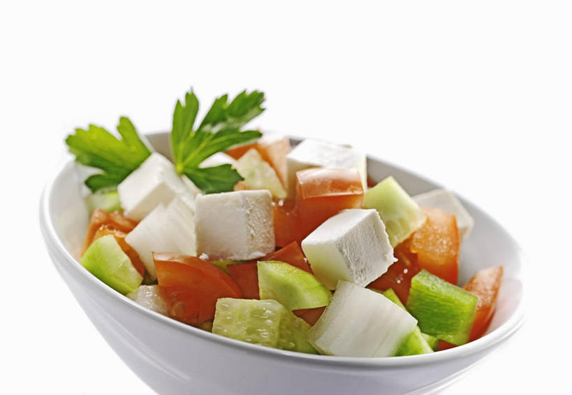 奶酪,无人,横图,俯视,室内,特写,白天,白色背景,餐桌,桌子,黄瓜,芹菜,蔬菜,西红柿,一堆,许多,阴影,堆叠,堆积,新鲜,反射,影子,陶瓷,生食,蔬菜沙拉,干酪,起司,沙拉,食品,陶瓷制品,芝士,营养,色拉,沙律,食物,一个,白色,容器,碗,乳酪,摄影,有机食品,绿色食品,荷兰芹,欧芹,香芹,影棚,单个,餐台,色拉酱,储藏,堆,乳制品,储存,千岛酱,发酵,法香,巴西利,洋香菜,洋芫荽,法国香菜,旱芹菜,番荽,青瓜,胡瓜,番茄,彩图,高角度拍摄,影棚拍摄,拍摄,贮存