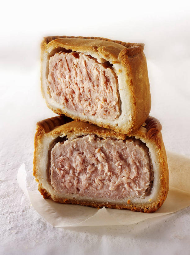 点心,无人,竖图,俯视,室内,特写,白天,白色背景,餐桌,桌子,两块,一堆,阴影,堆叠,堆积,朦胧,模糊,反射,影子,肉,食品,甜点,甜品,猪肉,肉类,食物,糕点,甜食,摄影,影棚,餐台,堆,肉食,豚肉,彩图,高角度拍摄,影棚拍摄,拍摄