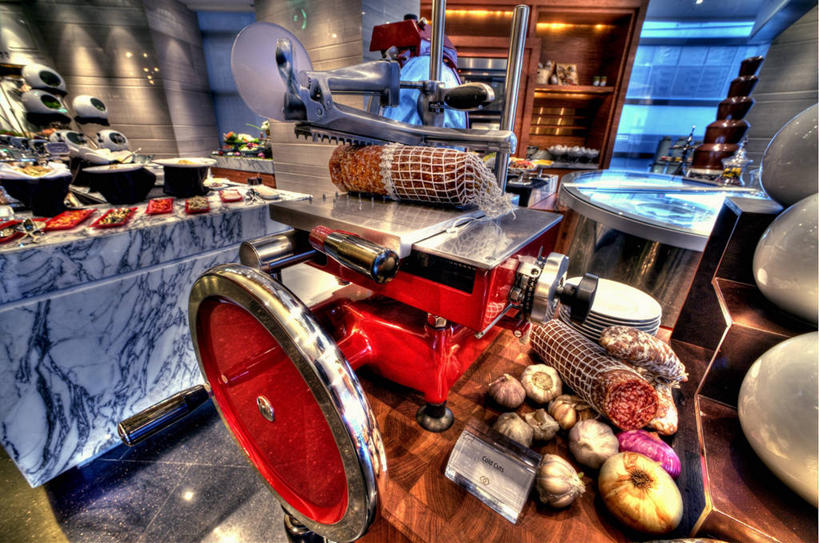 无人,餐厅,横图,俯视,室内,白天,烹饪,西餐,餐桌,桌子,厨具,水果,金属制品,许多,阴影,新鲜,光线,金属,布料,锅子,影子,墙,灯光,肉,生食,料理,食品,果实,布纹,锅,火腿,猪肉,菜肴,美食,肉类,墙壁,墙面,桌布,食物,腌制,餐巾,台布,西式,佳肴,有机食品,绿色食品,餐台,锅具,便利,肉食,烹饪用具,豚肉,自助餐厅,方便,熏制,火肉,兰熏,猪腿,烹调用具,烹调,彩图,高角度拍摄,餐馆,饭店,饭馆