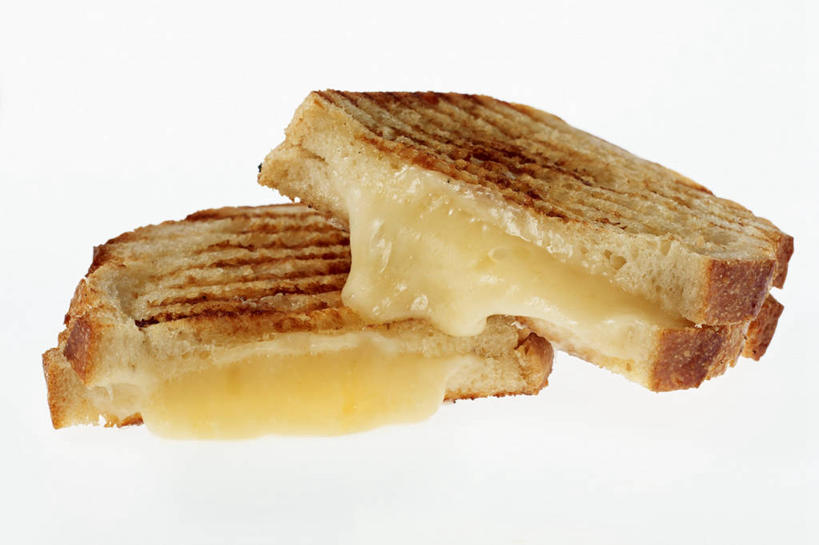 点心,面包,奶酪,无人,横图,俯视,室内,特写,白天,白色背景,烹饪,西餐,餐桌,桌子,两块,阴影,反射,影子,干酪,起司,三明治,料理,食品,面点,芝士,营养,菜肴,美食,食物,糕点,快餐,乳酪,西式,摄影,佳肴,影棚,餐台,乳制品,发酵,西式快餐,三文治,彩图,高角度拍摄,影棚拍摄,拍摄