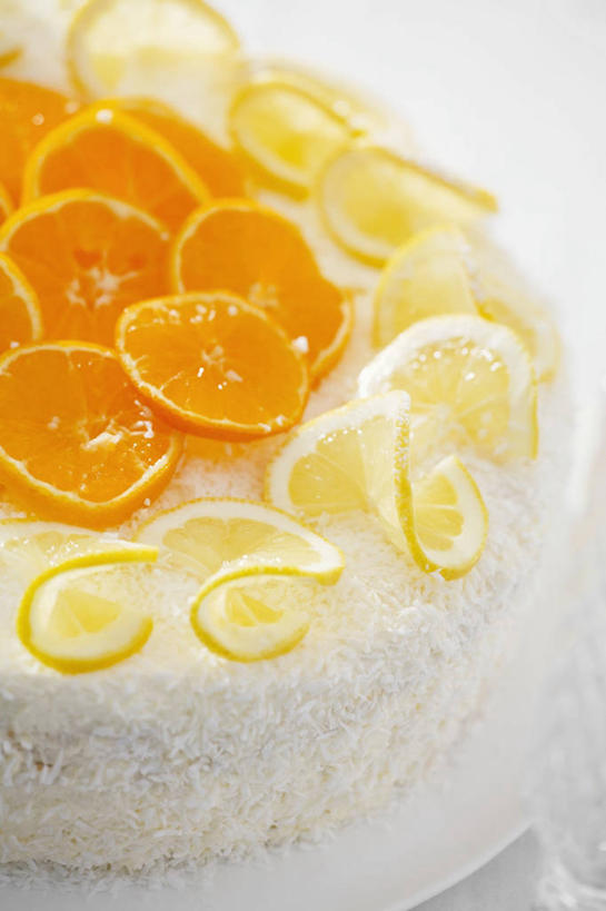 点心,无人,竖图,俯视,室内,特写,白天,白色背景,下午茶,餐桌,桌子,柑橘,水果,一块,许多,切开,阴影,新鲜,反射,影子,生食,食品,果实,食物,糕点,切,橙色,摄影,有机食品,绿色食品,影棚,餐台,剖面,切面,橘子,桔子,橙子,橙,彩图,高角度拍摄,影棚拍摄,拍摄,蛋糕