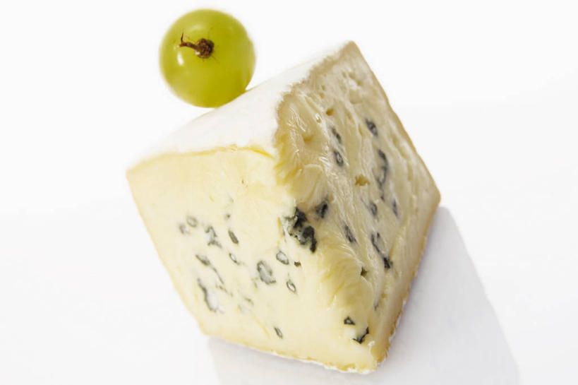 奶酪,无人,横图,俯视,室内,特写,白天,白色背景,餐桌,桌子,葡萄,水果,一块,阴影,新鲜,反射,影子,生食,干酪,起司,食品,果实,芝士,营养,食物,一个,绿色,乳酪,摄影,有机食品,绿色食品,影棚,单个,餐台,乳制品,发酵,蓝纹奶酪,斯提耳顿干酪,山葫芦,蒲桃,草龙珠,彩图,高角度拍摄,影棚拍摄,拍摄