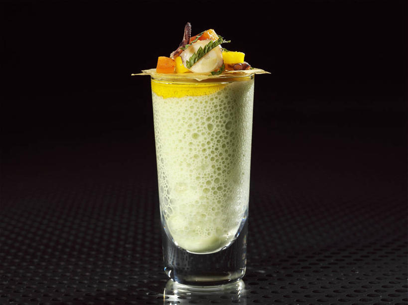 咖哩,果汁,无人,横图,室内,特写,白天,正面,烹饪,餐桌,桌子,杯子,水果,阴影,黑色背景,新鲜,反射,影子,调料,生食,料理,食品,果实,饮品,调味品,一杯,调味料,咖喱,菜肴,美食,玻璃制品,食物,饮料,水杯,摄影,佳肴,有机食品,绿色食品,影棚,餐台,可口,适口,玻璃杯,彩图,影棚拍摄,拍摄