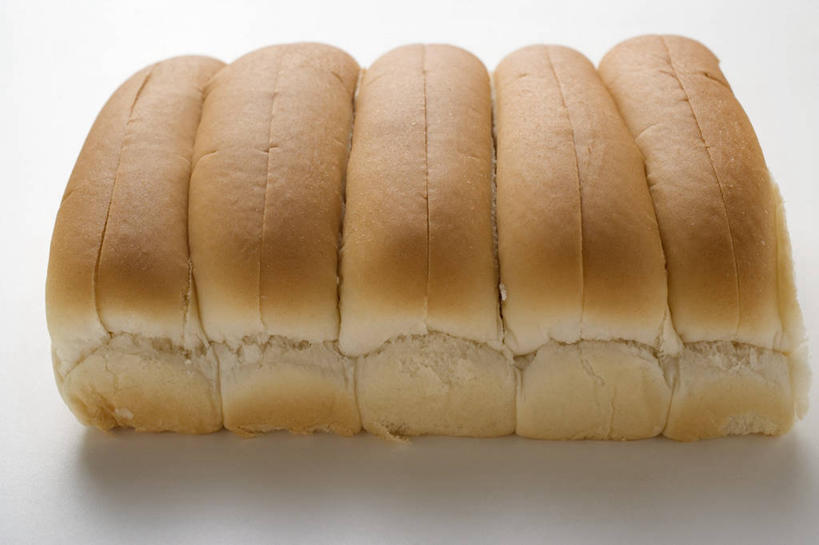 点心,面包,无人,横图,俯视,室内,特写,白天,白色背景,餐桌,桌子,一排,许多,阴影,整齐,并列,并排,反射,影子,食品,面点,很多,食物,糕点,排列,摄影,影棚,餐台,队列,平行,彩图,高角度拍摄,影棚拍摄,拍摄