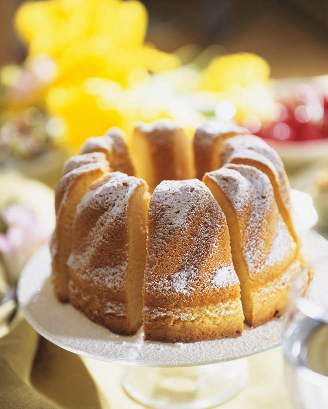 点心,无人,竖图,俯视,室内,特写,白天,下午茶,餐桌,桌子,切开,阴影,朦胧,模糊,反射,粉末,影子,调料,食品,糖,调味品,调味料,食物,糕点,切,粉,餐台,剖面,切面,粉状,粉剂,彩图,高角度拍摄,蛋糕