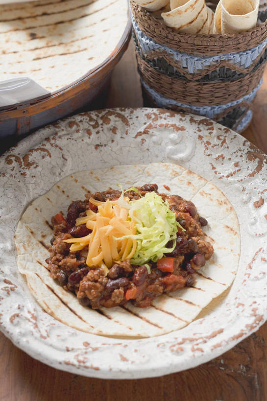 奶酪,无人,竖图,俯视,室内,特写,白天,植物,餐桌,桌子,豆,蔬菜,餐具,阴影,新鲜,反射,碟子,盘,影子,豆类,豆子,肉,干酪,牛肉,起司,食品,芝士,营养,肉类,食物,一个,盘子,碟,乳酪,有机食品,绿色食品,单个,餐台,乳制品,发酵,肉食,豆科,彩图,高角度拍摄