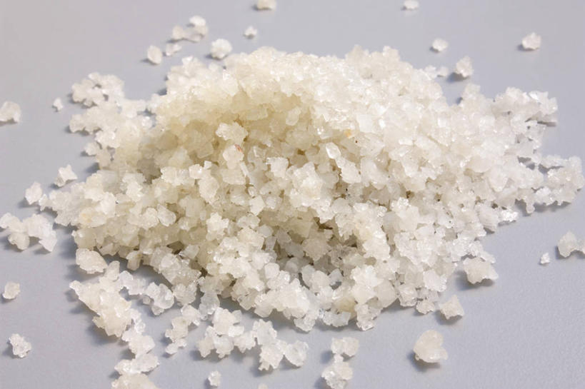 无人,横图,俯视,室内,特写,白天,桌面,桌子,一堆,许多,阴影,堆叠,堆积,灰色背景,反射,木制,影子,调料,盐,调味品,很多,调味料,食盐,木制品,摄影,影棚,堆,彩图,高角度拍摄,影棚拍摄,拍摄