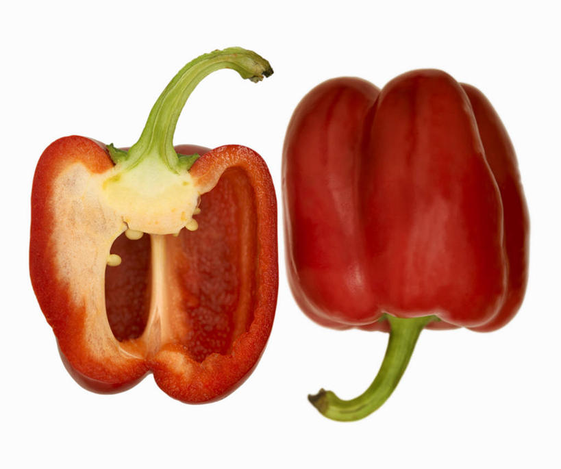 无人,横图,俯视,室内,特写,白天,白色背景,桌面,桌子,辣椒,蔬菜,切开,阴影,新鲜,反射,木制,影子,食品,食物,两个,红色,木制品,切,摄影,有机食品,绿色食品,影棚,剖面,彩椒,切面,辣角,红海椒,大椒,辣虎,广椒,甜椒,柿子椒,辣子,海椒,番椒,灯笼椒,彩图,高角度拍摄,影棚拍摄,拍摄