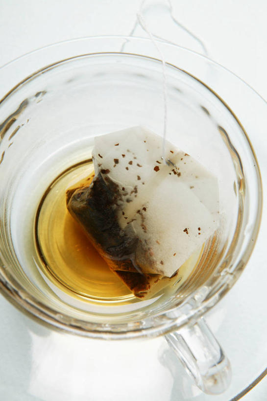 无人,竖图,俯视,室内,特写,白天,白色背景,幸福,餐桌,茶,桌子,杯子,玻璃,阴影,透明,反射,影子,茶叶,一杯,娱乐,茶包,玻璃制品,一个,水杯,享受,休闲,温馨,放松,乐趣,摄影,影棚,单个,餐台,提神,舒适,袋泡茶,醒脑,通明,茶杯,彩图,高角度拍摄,影棚拍摄,拍摄