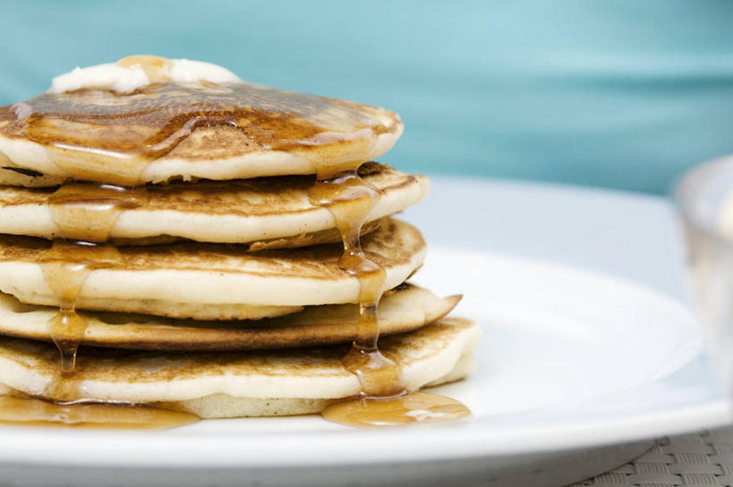 点心,无人,横图,俯视,室内,特写,白天,餐桌,桌子,餐具,一堆,许多,阴影,堆叠,堆积,朦胧,模糊,反射,碟子,盘,影子,调料,酱料,酱汁,佐料,食品,调味品,调味料,文化,酱,小吃,食物,糕点,白色,盘子,碟,甜食,摄影,影棚,餐台,堆,薄饼,法国薄饼,彩图,高角度拍摄,影棚拍摄,拍摄