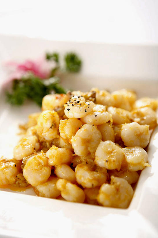 海鲜,无人,竖图,俯视,室内,特写,白天,白色背景,烹饪,中餐,叶子,阴影,盛开,反射,影子,陶瓷,虾,虾仁,料理,食品,绿叶,陶瓷制品,花蕾,水产,菜肴,美食,海洋生物,花,花瓣,花朵,鲜花,食物,一个,粉色,容器,碗,花苞,花蕊,中式,嫩叶,摄影,佳肴,影棚,单个,水晶虾仁,储藏,储存,水生动物,河虾,海产品,水生物,海底动物,本帮菜,沪菜,上海菜,淡水虾,青虾,日本沼虾,叶,叶片,彩图,高角度拍摄,影棚拍摄,拍摄,贮存