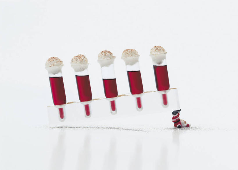 果汁,无人,横图,俯视,室内,特写,白天,白色背景,餐桌,桌子,一排,许多,阴影,整齐,反射,影子,调味,香料,佐料,饮品,肉桂,饮料,排列,摄影,影棚,餐台,配料,队列,可口,桂皮,作料,官桂,牡桂,筒桂,香桂,玉桂,适口,彩图,高角度拍摄,影棚拍摄,拍摄,石榴汁