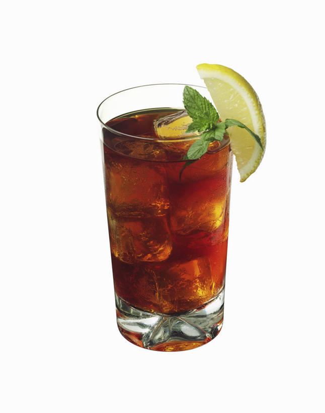 无人,竖图,俯视,室内,特写,白天,白色背景,幸福,茶,桌面,桌子,柠檬,杯子,水果,叶子,阴影,新鲜,反射,木制,影子,冰,生食,冰块,食品,果实,绿叶,娱乐,冷冻,玻璃制品,食物,饮料,一个,木制品,水杯,享受,休闲,温馨,嫩叶,放松,寒冷,乐趣,摄影,有机食品,绿色食品,影棚,冷藏,单个,柠檬茶,冰冷,舒适,保鲜,叶,叶片,玻璃杯,益母果,柠果,彩图,高角度拍摄,影棚拍摄,拍摄