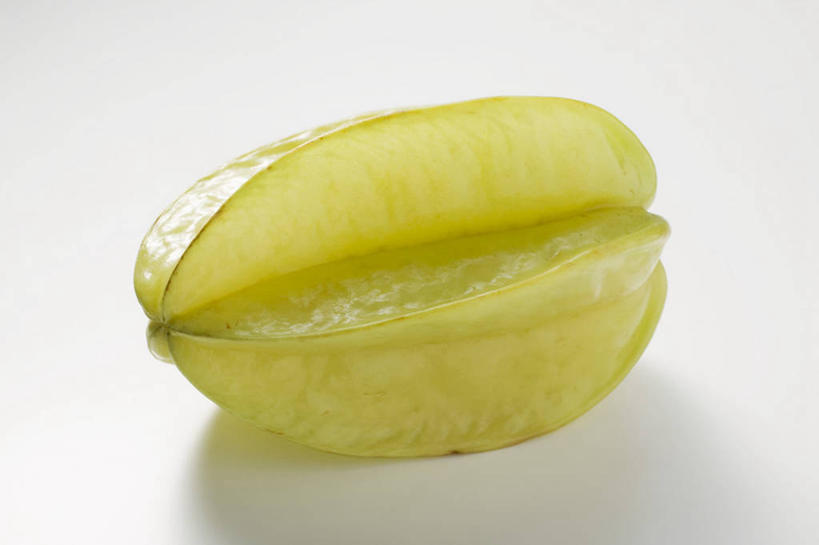 无人,横图,俯视,室内,特写,白天,白色背景,餐桌,桌子,水果,阴影,新鲜,反射,影子,生食,食品,果实,食物,一个,杨桃,摄影,有机食品,绿色食品,影棚,单个,餐台,五敛子,三廉子,阳桃,洋桃,彩图,高角度拍摄,影棚拍摄,拍摄