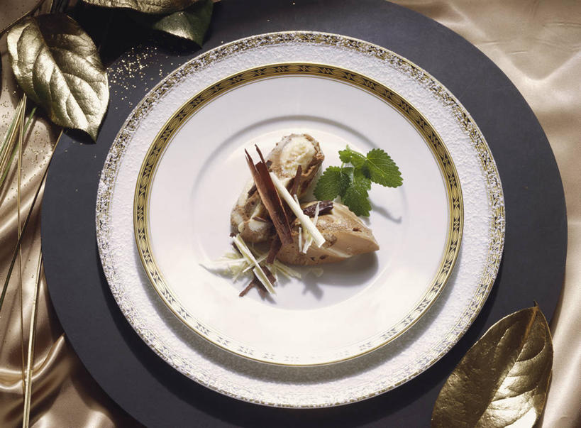 点心,无人,横图,俯视,室内,特写,白天,餐桌,桌子,餐具,阴影,反射,碟子,盘,影子,食品,糖,糖果,甜点,甜品,慕斯蛋糕,食物,一个,盘子,碟,甜食,零食,巧克力,单个,餐台,朱古力,黑巧克力,慕斯,彩图,高角度拍摄