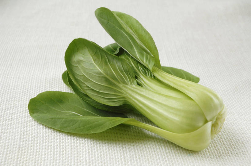 无人,横图,俯视,室内,特写,白天,白色背景,桌面,桌子,蔬菜,叶子,阴影,新鲜,反射,木制,影子,青菜,食品,绿叶,食物,一个,木制品,嫩叶,摄影,有机食品,绿色食品,影棚,单个,小白菜,不结球白菜,叶,叶片,彩图,高角度拍摄,影棚拍摄,拍摄