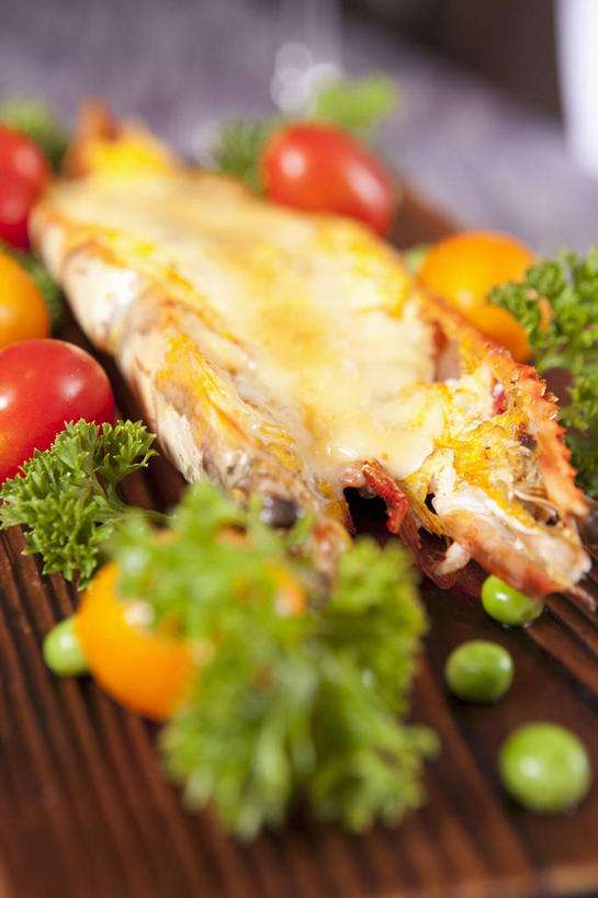 海鲜,龙虾,无人,竖图,俯视,室内,特写,白天,烹饪,中餐,植物,餐桌,桌子,蔬菜,西红柿,小番茄,阴影,朦胧,模糊,新鲜,反射,木制,影子,豆类,豆子,豌豆,虾,料理,食品,水产,荷兰豆,菜肴,美食,海洋生物,食物,红色,木制品,中式,摄影,佳肴,有机食品,绿色食品,影棚,餐台,水生动物,海产品,水生物,雪豆,海底动物,豆科,寒豆,毕豆,麻累,国豆,小寒豆,麦豌豆,小西红柿,樱桃小番茄,珍珠小番茄,樱桃番茄,圣女果,番茄,彩图,高角度拍摄,影棚拍摄,拍摄