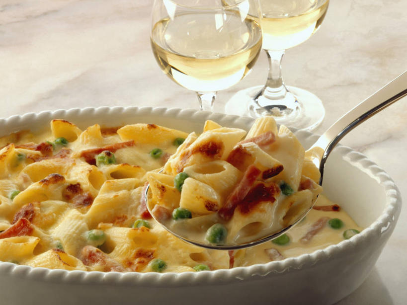 面食,面条,奶酪,意大利面,红酒,葡萄酒,无人,横图,俯视,室内,特写,白天,西餐,植物,餐桌,桌子,豆,蔬菜,杯子,一把,一堆,许多,阴影,堆叠,堆积,新鲜,反射,高脚杯,影子,勺子,豆类,豆子,面,肉,干酪,起司,料理,食品,红酒杯,白葡萄酒,酒类,芝士,两杯,营养,火腿,猪肉,肉类,玻璃制品,酒,食物,腌制,饮料,两个,酒杯,调羹,汤匙,乳酪,西式,摄影,有机食品,绿色食品,影棚,餐台,堆,贝壳面,乳制品,葡萄酒杯,发酵,肉食,豆科,豚肉,青大豆,熏制,火肉,兰熏,猪腿,玻璃杯,青豆,彩图,高角度拍摄,影棚拍摄,拍摄