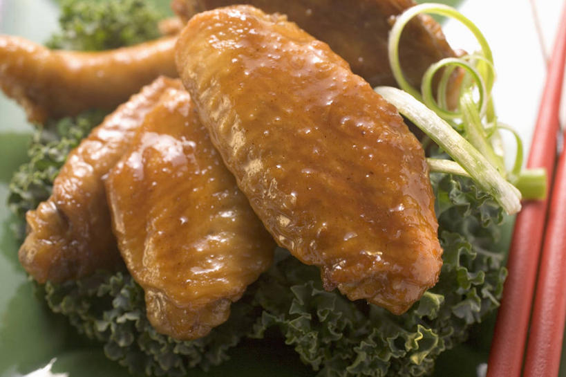 无人,横图,俯视,室内,特写,白天,烹饪,餐桌,桌子,蔬菜,阴影,朦胧,模糊,新鲜,反射,影子,调料,酱料,酱汁,佐料,料理,食品,调味品,调味料,鸡翅,酱,菜肴,美食,食物,摄影,佳肴,有机食品,绿色食品,影棚,餐台,彩图,高角度拍摄,影棚拍摄,拍摄