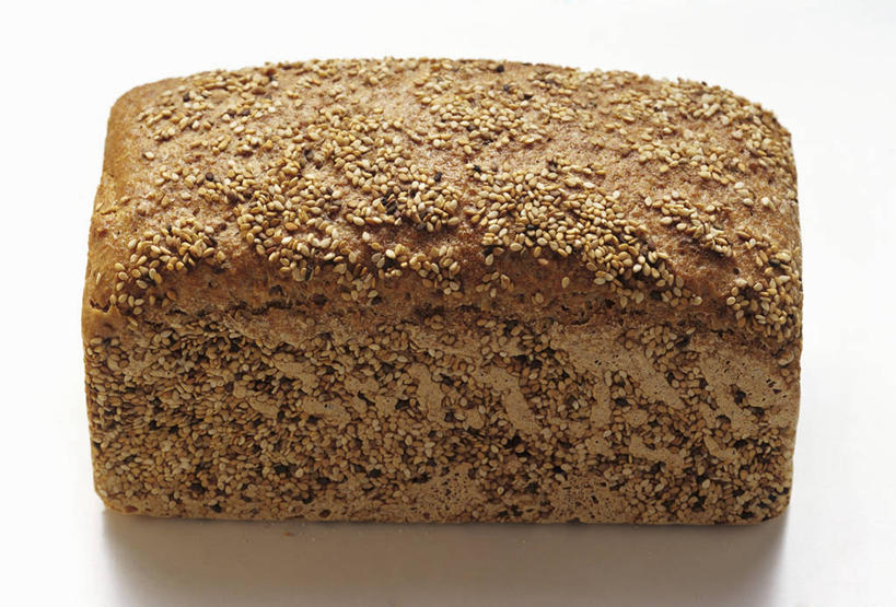 点心,面包,无人,横图,俯视,室内,特写,白天,白色背景,桌面,桌子,阴影,反射,木制,影子,芝麻,食品,面点,食物,糕点,一个,木制品,摄影,影棚,单个,脂麻,胡麻,白麻,巨胜子,油麻,彩图,高角度拍摄,影棚拍摄,拍摄