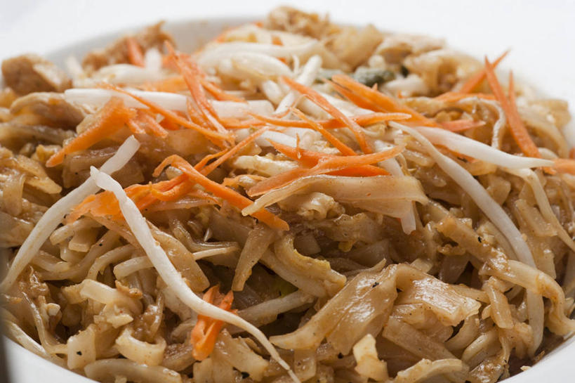 面食,面条,意大利面,肌肉,健壮,无人,横图,俯视,室内,特写,白天,白色背景,烹饪,西餐,桌面,桌子,萝卜,胡萝卜,蔬菜,阴影,朦胧,模糊,新鲜,反射,木制,影子,陶瓷,面,料理,食品,陶瓷制品,泰式,菜肴,美食,泰国料理,食物,一个,木制品,容器,碗,健康,活力,力量,西式,摄影,佳肴,有机食品,绿色食品,影棚,单个,青春,储藏,强壮,储存,泰菜,泰国菜,泰式料理,红萝卜,甘荀,彩图,高角度拍摄,影棚拍摄,拍摄,贮存