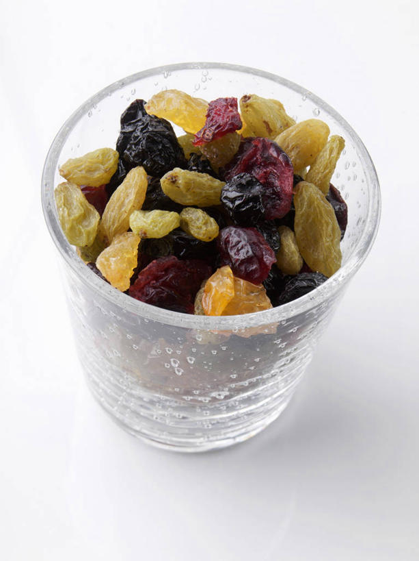 无人,竖图,俯视,室内,特写,白天,白色背景,葡萄,杯子,一堆,许多,阴影,堆叠,堆积,反射,影子,一个,纸制品,葡萄干,摄影,影棚,单个,纸杯,堆,一次性杯子,乌珠木,山葫芦,蒲桃,草龙珠,彩图,高角度拍摄,影棚拍摄,拍摄