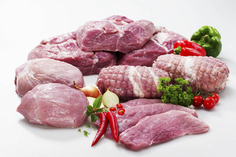 无人,横图,俯视,室内,特写,白天,白色背景,辣椒,芹菜,蔬菜,西红柿,小番茄,一堆,许多,阴影,堆叠,堆积,新鲜,反射,影子,肉,食品,猪肉,肉类,食物,摄影,有机食品,绿色食品,荷兰芹,欧芹,香芹,影棚,堆,肉食,彩椒,辣角,红海椒,大椒,辣虎,广椒,豚肉,法香,巴西利,洋香菜,洋芫荽,法国香菜,旱芹菜,番荽,小西红柿,樱桃小番茄,珍珠小番茄,樱桃番茄,甜椒,柿子椒,圣女果,辣子,红椒,海椒,番茄,番椒,灯笼椒,彩图,高角度拍摄,影棚拍摄,拍摄