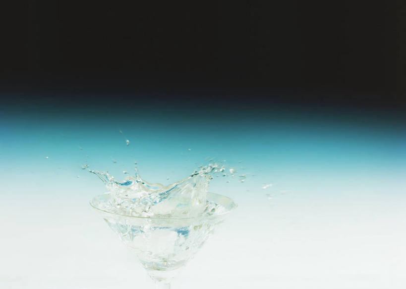 无人,横图,俯视,室内,特写,白天,水,阴影,波纹,飞溅,溅,透明,反射,液体,影子,气泡,水滴,涟漪,漩涡,水泡,水珠,水纹,泡泡,摄影,影棚,圆弧,喷洒,彩图,高角度拍摄,影棚拍摄,拍摄