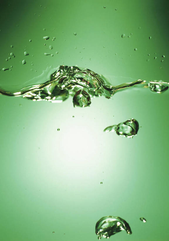 无人,竖图,室内,特写,白天,正面,水,绿色背景,阴影,飞溅,溅,透明,反射,液体,影子,水滴,水珠,泡泡,摄影,影棚,喷洒,通明,彩图,影棚拍摄,拍摄
