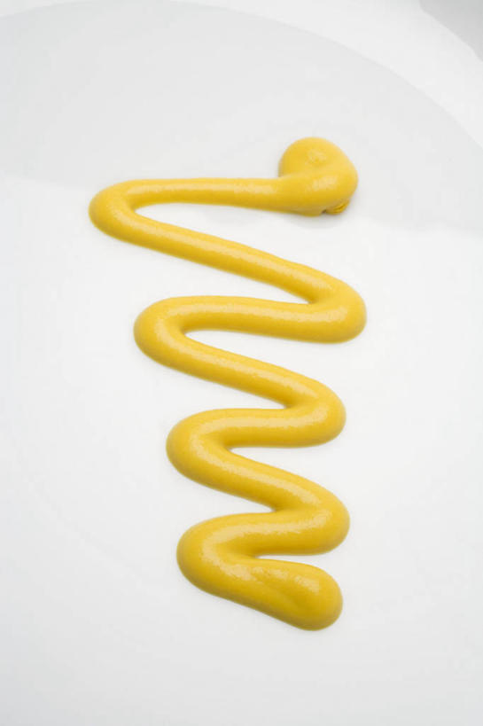 芥末,无人,竖图,俯视,室内,特写,白天,白色背景,餐桌,桌子,餐具,阴影,反射,碟子,盘,影子,调料,酱料,酱汁,佐料,调味品,调味料,酱,一个,白色,盘子,碟,摄影,影棚,单个,餐台,芥末酱,彩图,高角度拍摄,影棚拍摄,拍摄,芥辣,芥辣酱,美式芥末,美式芥末酱