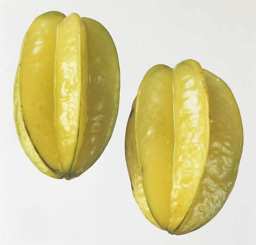 无人,横图,俯视,室内,特写,白天,白色背景,餐桌,桌子,水果,阴影,新鲜,反射,影子,生食,食品,果实,食物,两个,黄色,杨桃,摄影,有机食品,绿色食品,影棚,餐台,五敛子,三廉子,阳桃,洋桃,彩图,高角度拍摄,影棚拍摄,拍摄