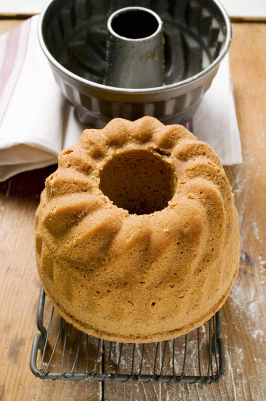 点心,面包,无人,竖图,俯视,室内,特写,白天,烘焙,桌面,桌子,金属制品,阴影,反射,金属,木制,粉末,烤盘,影子,面粉,食品,面点,粮食,架子,食物,糕点,木制品,粉,摄影,影棚,农产品,原材料,粉状,冷却,冷却架,彩图,高角度拍摄,影棚拍摄,拍摄