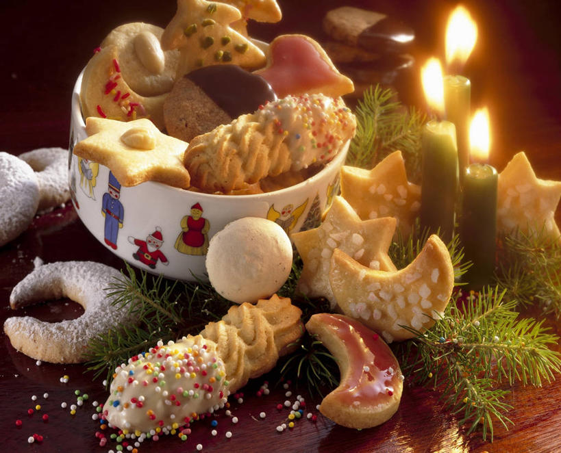 点心,无人,横图,俯视,室内,特写,白天,桌面,桌子,蜡烛,圣诞节,一堆,许多,阴影,堆叠,堆积,节日,朦胧,模糊,庆祝,光线,木制,火焰,影子,烛光,陶瓷,食品,陶瓷制品,曲奇,很多,凌乱,燃烧,文化,食物,一个,木制品,容器,碗,饼干,零食,点燃,庆典,单个,纪念,储藏,堆,混乱,储存,曲奇饼,曲奇饼干,纷乱,缭乱,庞杂,彩图,高角度拍摄,贮存