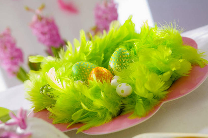 无人,横图,俯视,室内,特写,白天,桌面,桌子,餐具,羽毛,复活节,阴影,节日,朦胧,模糊,轻盈,庆祝,柔软,装饰,盛开,反射,木制,碟子,盘,影子,蛋,花蕾,文化,花,花瓣,花朵,鲜花,一个,绿色,盘子,木制品,碟,花苞,花蕊,庆典,单个,纪念,华丽,修饰,点缀,彩蛋,复活节彩蛋,轻柔,衬托,美观,雅致,雅观,彩图,高角度拍摄