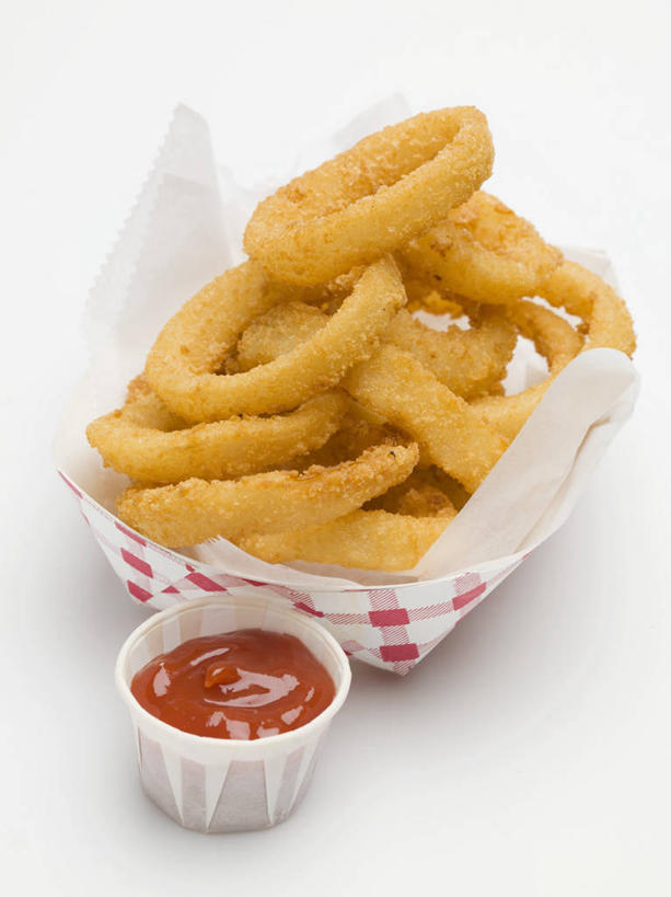 无人,竖图,俯视,室内,特写,白天,白色背景,烹饪,西餐,餐桌,桌面,桌子,阴影,反射,木制,影子,纸盒,调料,酱料,酱汁,茄汁,佐料,料理,食品,调味品,调味料,番茄酱,洋葱圈,酱,菜肴,美食,盒子,食物,一个,包装盒,木制品,快餐,西式,摄影,佳肴,影棚,单个,餐台,西式快餐,垃圾食品,彩图,高角度拍摄,影棚拍摄,拍摄