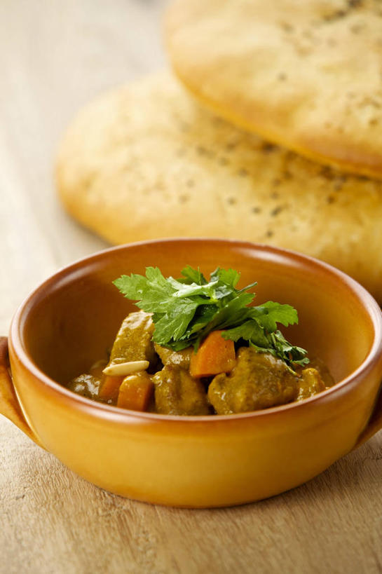 点心,面包,无人,竖图,俯视,室内,特写,白天,烹饪,西餐,植物,桌面,桌子,蔬菜,叶子,阴影,新鲜,反射,木制,纹理,影子,陶瓷,肉,料理,食品,面点,绿叶,陶瓷制品,羊肉,菜肴,美食,肉类,食物,糕点,一个,绿色,木制品,容器,碗,嫩叶,西式,佳肴,有机食品,绿色食品,单个,储藏,储存,肉食,肌理,叶,叶片,叶脉,彩图,高角度拍摄,无酵饼,贮存