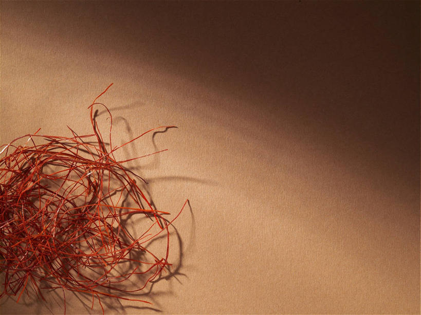 无人,横图,俯视,室内,特写,白天,桌面,桌子,辣椒,蔬菜,阴影,棕色背景,新鲜,反射,木制,影子,食品,食物,红色,木制品,摄影,有机食品,绿色食品,影棚,辣角,红海椒,大椒,辣虎,广椒,辣子,红辣椒,海椒,番椒,彩图,高角度拍摄,影棚拍摄,拍摄