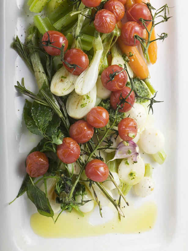 无人,竖图,俯视,室内,特写,白天,白色背景,桌面,桌子,萝卜,胡萝卜,芹菜,蔬菜,西红柿,小番茄,洋葱,餐具,阴影,新鲜,反射,木制,碟子,盘,影子,食品,食物,一个,盘子,木制品,碟,摄影,有机食品,绿色食品,影棚,单个,玉葱,小西红柿,樱桃小番茄,珍珠小番茄,圆葱,樱桃番茄,药芹,洋葱头,水芹,圣女果,球葱,红萝卜,旱芹,甘荀,番茄,葱头,彩图,高角度拍摄,影棚拍摄,拍摄