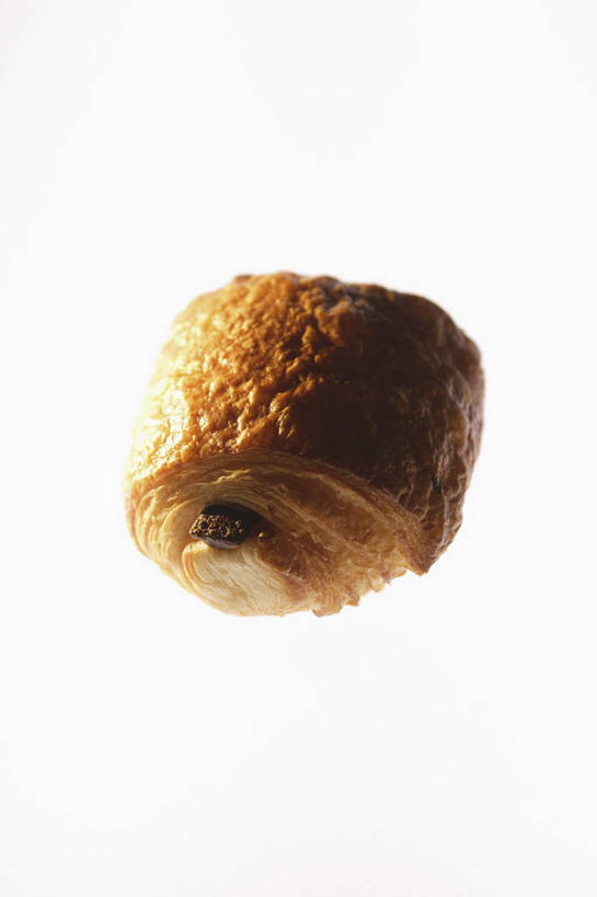 点心,面包,无人,竖图,俯视,室内,特写,白天,白色背景,桌面,桌子,阴影,反射,木制,影子,食品,糖,糖果,面点,甜点,甜品,食物,糕点,一个,木制品,甜食,巧克力,摄影,影棚,单个,朱古力,黑巧克力,彩图,高角度拍摄,影棚拍摄,拍摄