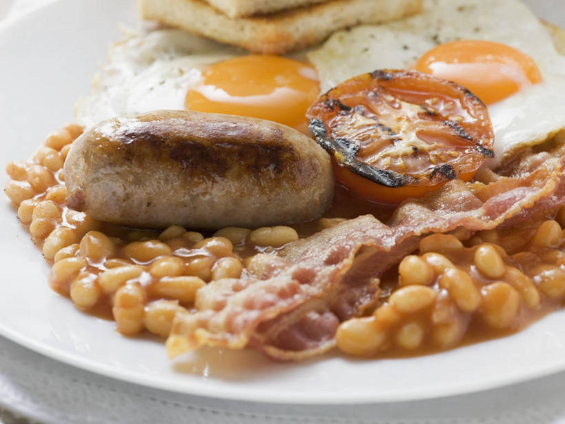 无人,横图,俯视,室内,特写,白天,烹饪,西餐,植物,桌面,桌子,豆,大豆,蔬菜,西红柿,餐具,阴影,新鲜,反射,木制,碟子,盘,影子,豆类,豆子,毛豆,蛋,荷包蛋,鸡蛋,煎蛋,肉,香肠,料理,食品,腊肠,火腿,猪肉,菜肴,美食,肉类,食物,腌制,一个,盘子,木制品,碟,西式,佳肴,有机食品,绿色食品,单个,肉食,豆科,豚肉,枝豆,卵,煎鸡蛋,德式香肠,熏制,火肉,兰熏,猪腿,黄豆,番茄,彩图,高角度拍摄