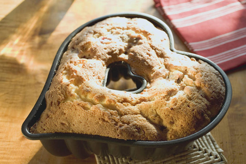 点心,无人,横图,俯视,室内,特写,白天,爱情,下午茶,桌面,桌子,餐具,阴影,花纹,爱心,反射,木制,布,碟子,盘,图案,影子,食品,浪漫,布纹,食物,糕点,一个,盘子,木制品,碟,温暖,温馨,心形,恩爱,单个,布匹,和睦,心型,彩图,高角度拍摄,融洽,蛋糕