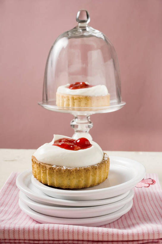 点心,无人,竖图,室内,特写,白天,正面,下午茶,桌面,桌子,浆果,餐具,水果,一堆,许多,阴影,堆叠,堆积,花纹,新鲜,反射,木制,布,碟子,盘,图案,影子,灯笼果,生食,食品,甜点,甜品,果实,很多,布纹,蛋挞,食物,糕点,盘子,木制品,碟,甜食,奶油,摄影,有机食品,绿色食品,影棚,堆,布匹,乳制品,红醋栗,激凌,克林姆,淇淋,蛋塔,醋栗,彩图,影棚拍摄,拍摄