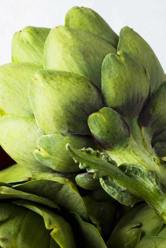 无人,竖图,俯视,室内,特写,白天,白色背景,桌面,桌子,蔬菜,阴影,新鲜,反射,木制,影子,朝鲜蓟,食品,食物,一个,绿色,木制品,洋蓟,摄影,有机食品,绿色食品,影棚,单个,青春,生命,和平,安详,冷色,彩图,高角度拍摄,影棚拍摄,拍摄,菜蓟,法国百合,球洋蓟,蔬菜之皇,洋百合