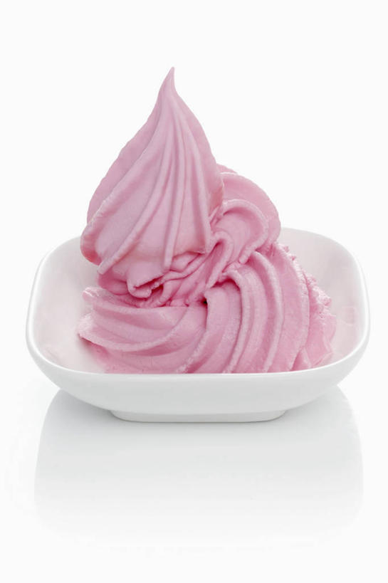 无人,竖图,俯视,室内,特写,白天,白色背景,桌面,桌子,草莓,浆果,餐具,水果,阴影,新鲜,反射,木制,碟子,盘,影子,生食,食品,冰激凌,果实,清凉,食物,一个,粉色,盘子,木制品,碟,冷饮,舒服,冰淇淋,摄影,有机食品,绿色食品,影棚,单个,解暑,解渴,雪糕,舒爽,冰糕,消暑,洋莓,水果皇后,红莓,地莓,彩图,高角度拍摄,影棚拍摄,拍摄