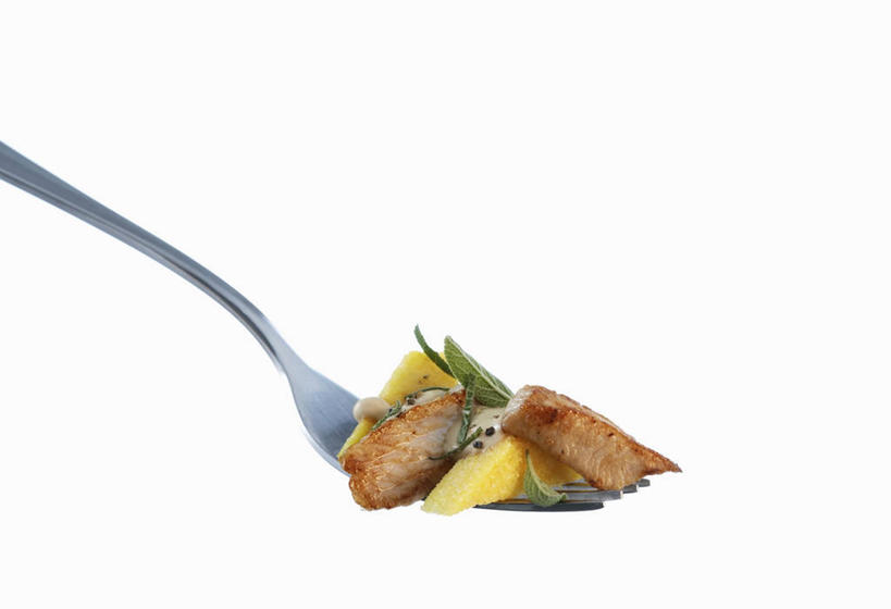 无人,家庭,横图,室内,特写,白天,白色背景,正面,烹饪,西餐,智慧,鸡,餐具,金属制品,阴影,反射,金属,叉子,影子,鸡肉,肉,料理,食品,火鸡,菜肴,美食,肉类,家禽,食物,动物,西式,摄影,牲畜,佳肴,影棚,鼠尾草,肉食,餐叉,理性,七面鸟,吐绶鸡,进餐用具,彩图,影棚拍摄,拍摄